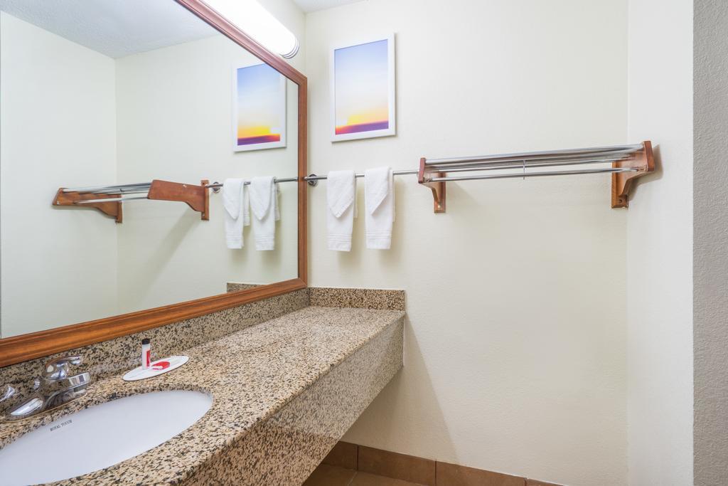 Days By Wyndham Midtown Motel Raleigh