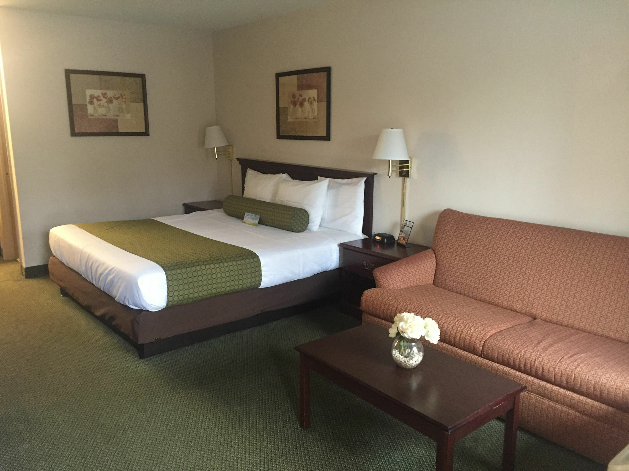 Days By Wyndham Glenwood-crabtree Hotel 2*
