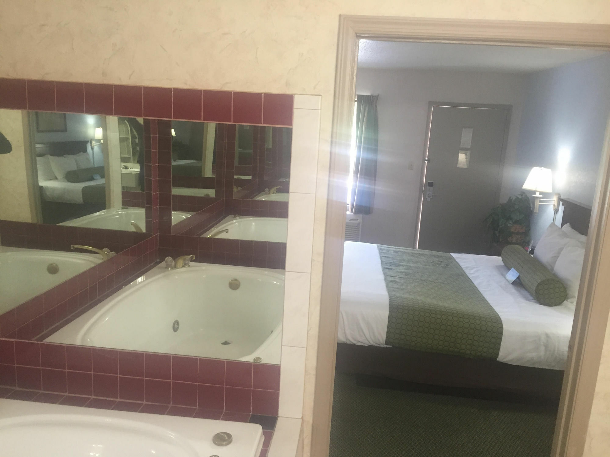 Days By Wyndham Glenwood-crabtree Hotel Raleigh