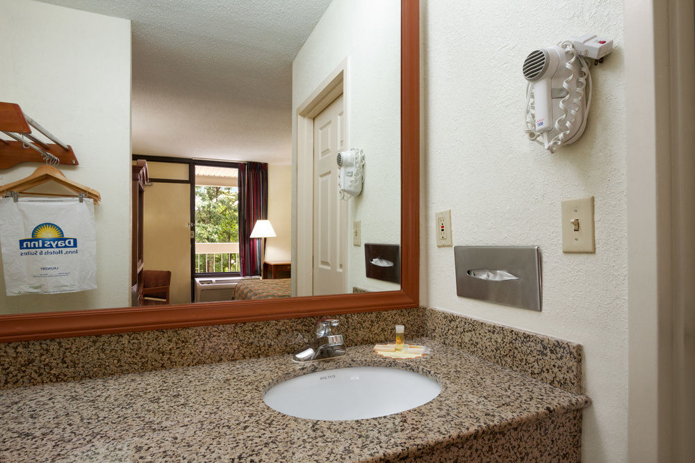 Days By Wyndham Midtown Motel