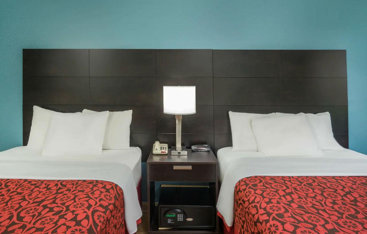 Motel Days By Wyndham Midtown Raleigh